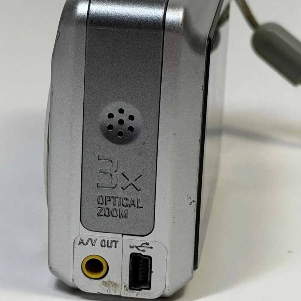 Sony Cyber-shot DSC-S500 6.0MP Digital Camera Silver 3x Optical Zoom Compact
